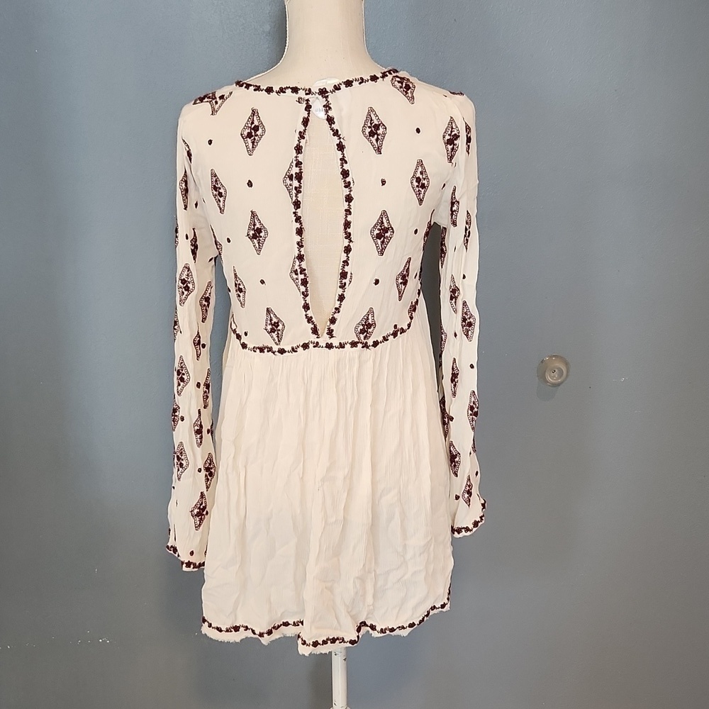 Free People boho pesent open keyhole back floral embroidery long bell sl… - Picture 3 of 6